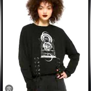 Geometric crop top sweatshirt